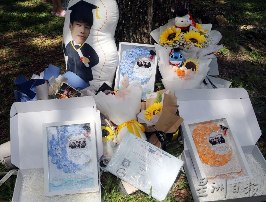 大学生2年前意外离世  母亲好友代庆毕业弥补遗憾