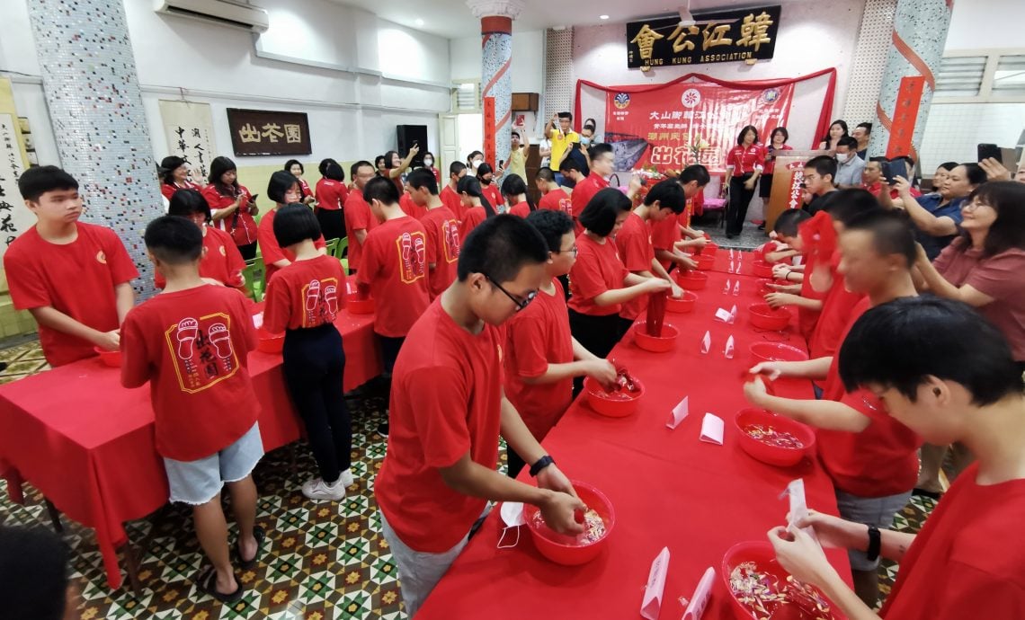 大山脚韩江公会29花童参与 咬素鸡头出花园