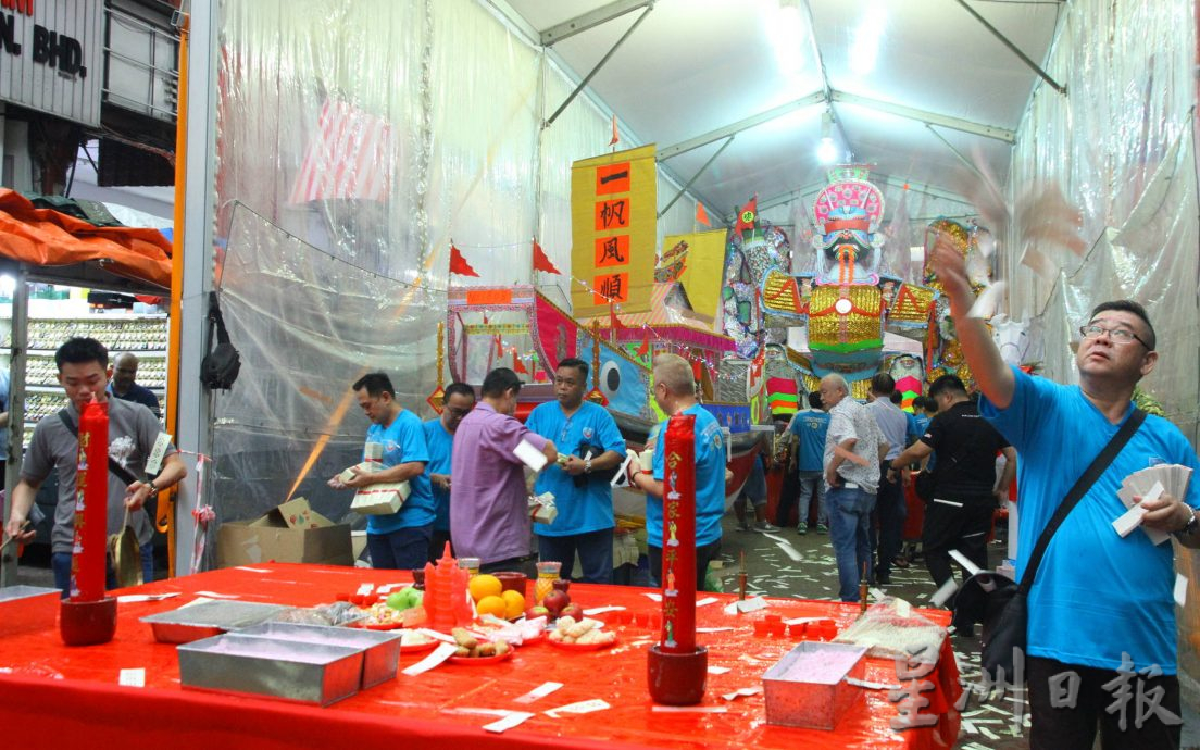 大都会 / 吉隆坡小贩商业公会举办第30届庆赞中元节开坛仪式