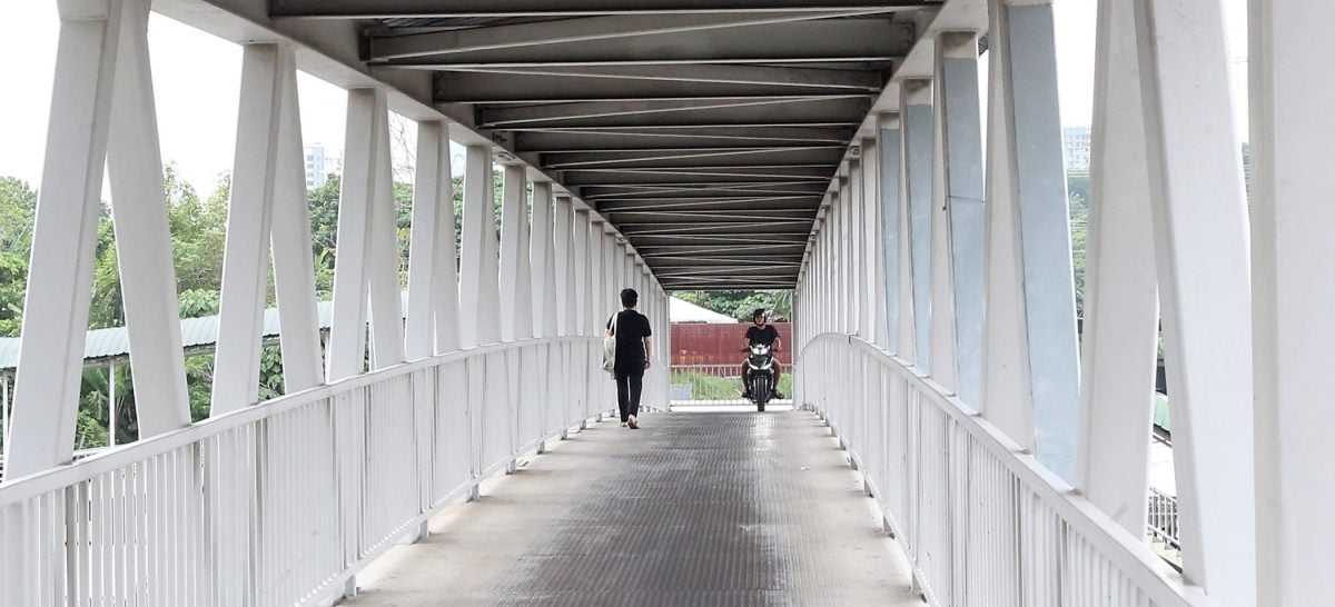 大都会 /封面/跟进1Razak Mansion居民要求DBKL 建衔接巴士站和沙叻秀轻快铁站的有盖行人道 / 10图