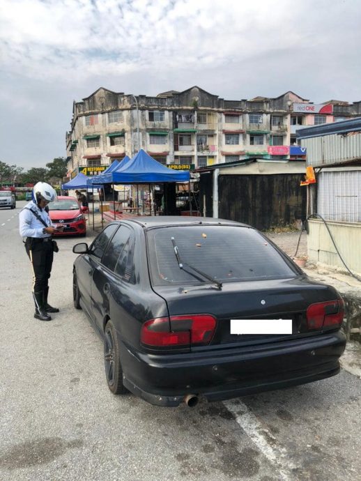 大都会:交警执法开34罚单/1图