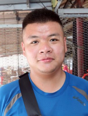 大都会/封面/灯管被偷，小贩被迫为灯管上锁