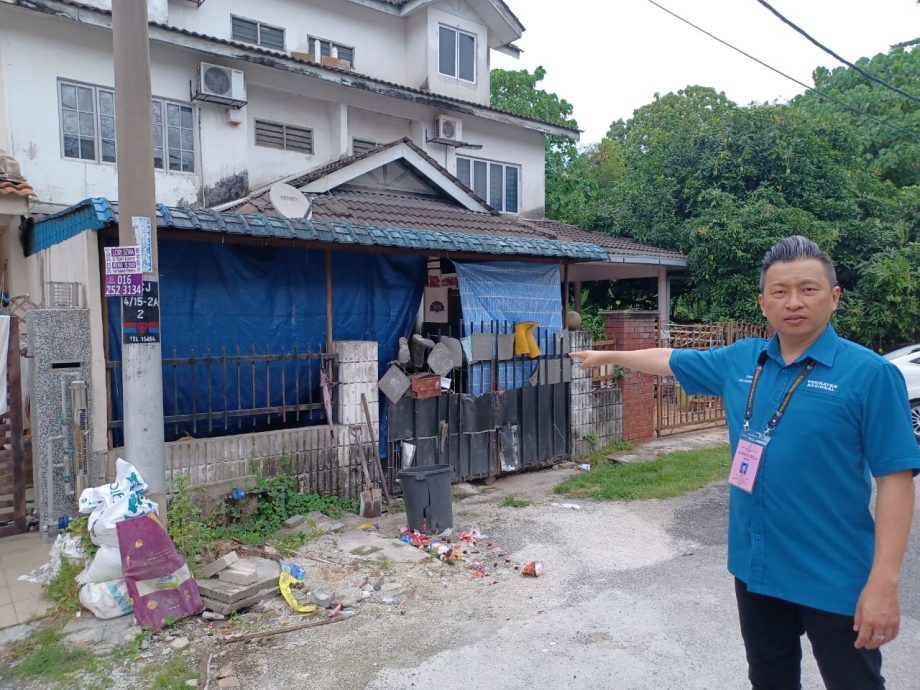 大都会/早报可做头/蕉赖再也第4区一住家被指怀疑成为流浪狗、猫的收容所