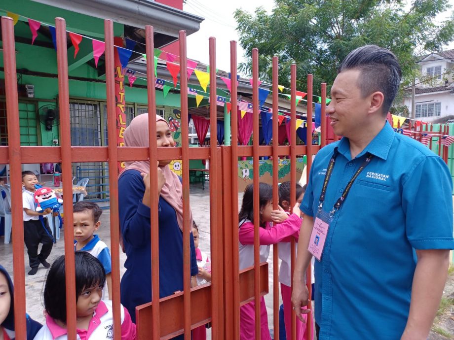 大都会/早报可做头/蕉赖再也第4区一住家被指怀疑成为流浪狗、猫的收容所