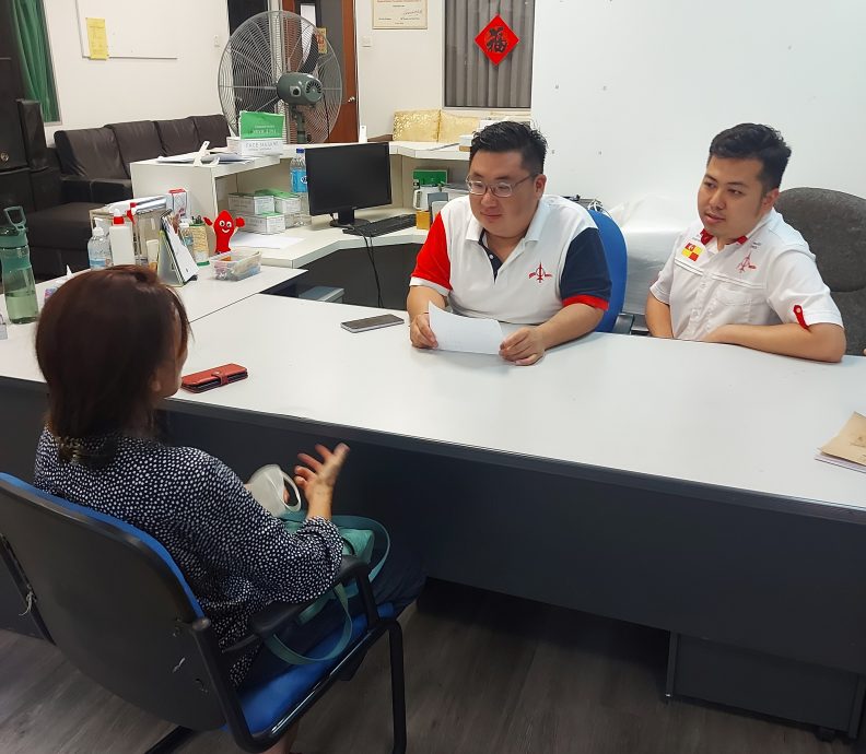 大都会／好奇点击一个Like链接，退休女教师14万棺材本全没了／1图