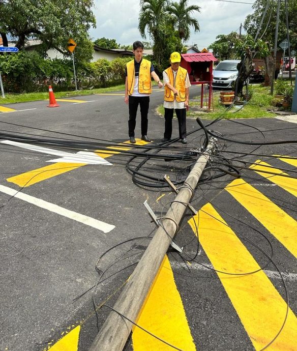 大都会:仁嘉隆今早突发水灾,洪伟扬第一时间到现场了解及施援/4图