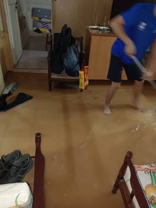 大都会:仁嘉隆今早突发水灾,洪伟扬第一时间到现场了解及施援/4图