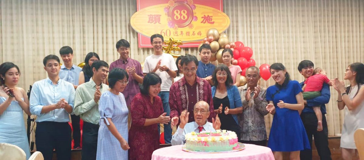 大都会:巴生颜金尧老师,庆祝88岁大寿及夫妇60周年钻石婚纪念,捐2万令吉给巴生4华文独中