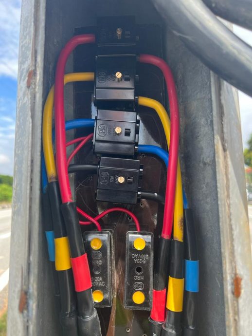 大都会/ME02头/市议会近期更换铝制电线，以减少被偷窃！