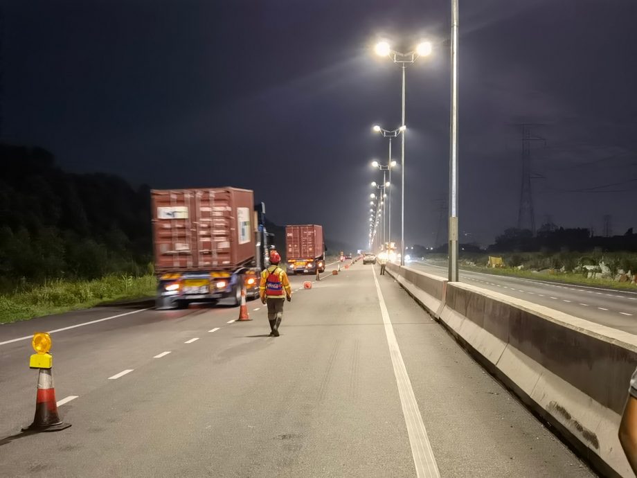 大都会/ME02头/市议会近期更换铝制电线，以减少被偷窃！