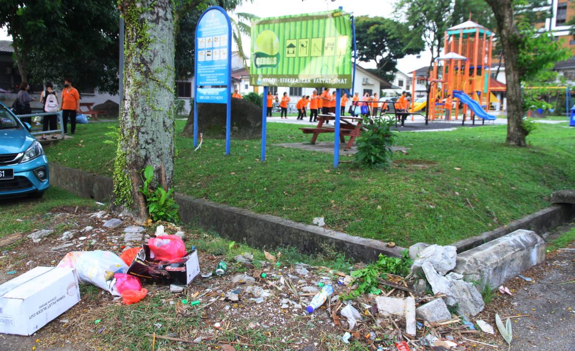 大都会/ME02头/PJ 17区公园 环境恶劣 垃圾处处