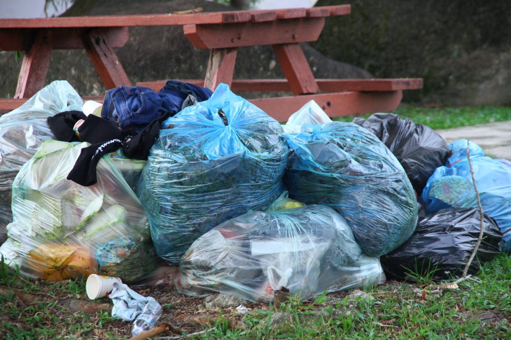 大都会/ME02头/PJ 17区公园 环境恶劣 垃圾处处