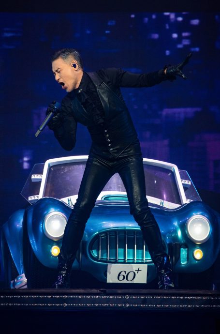 大马第3晚演唱会再曝耳水不平衡 张学友滑倒在地全场惊呼