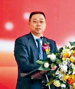 姚振华遭前员工追薪街头围殴狼狈倒地 曾拥1150亿身家登富豪榜