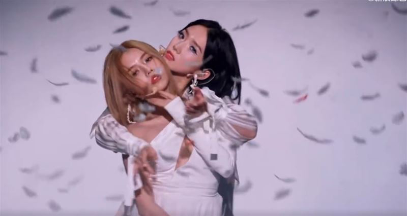 孟美岐上演高空坠落 Ella直击吓疯尖叫