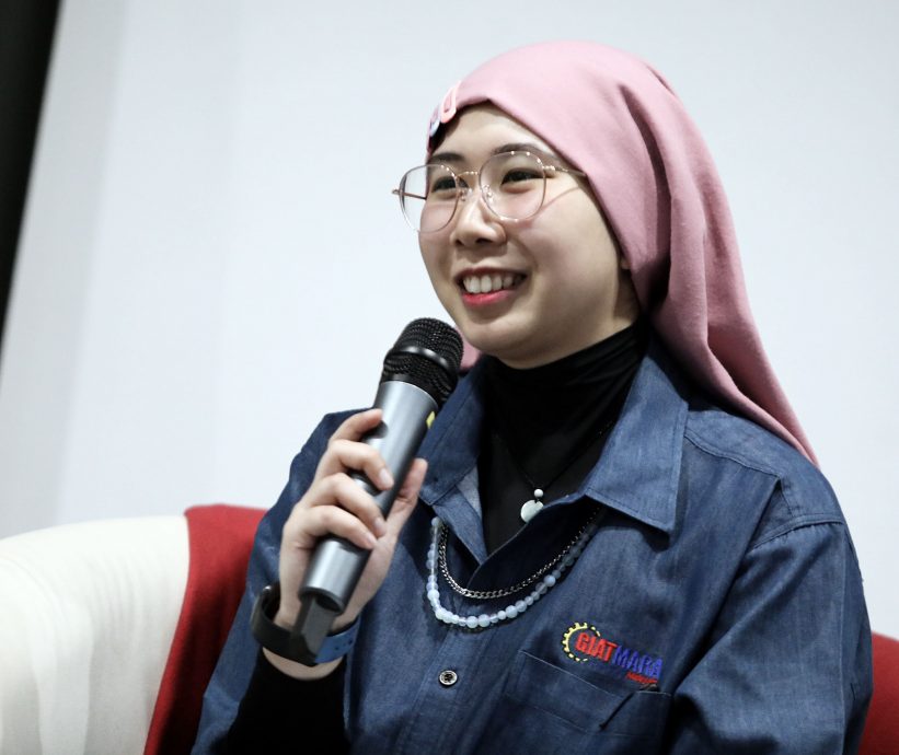 安华幼女作品《我亲爱的爸爸》第二版面世