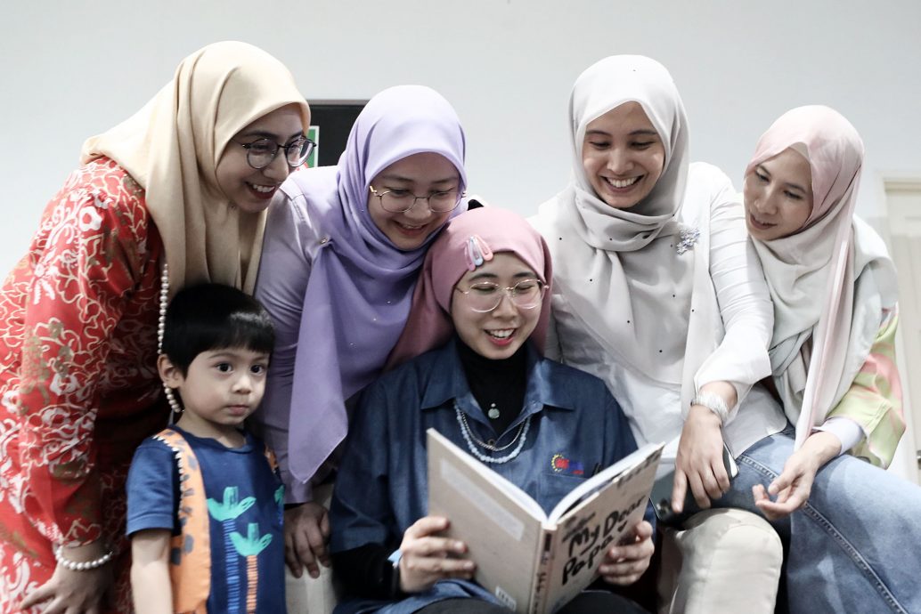 安华幼女作品《我亲爱的爸爸》第二版面世