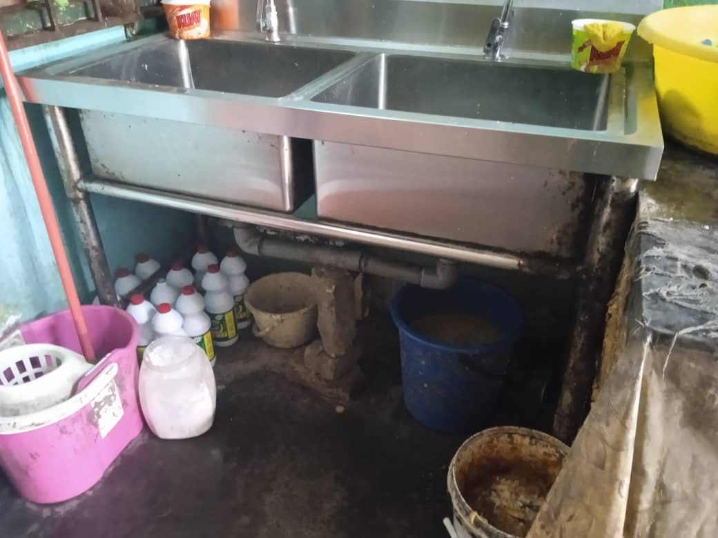 安顺市会查食肆卫生 冷甲业者接16罚单