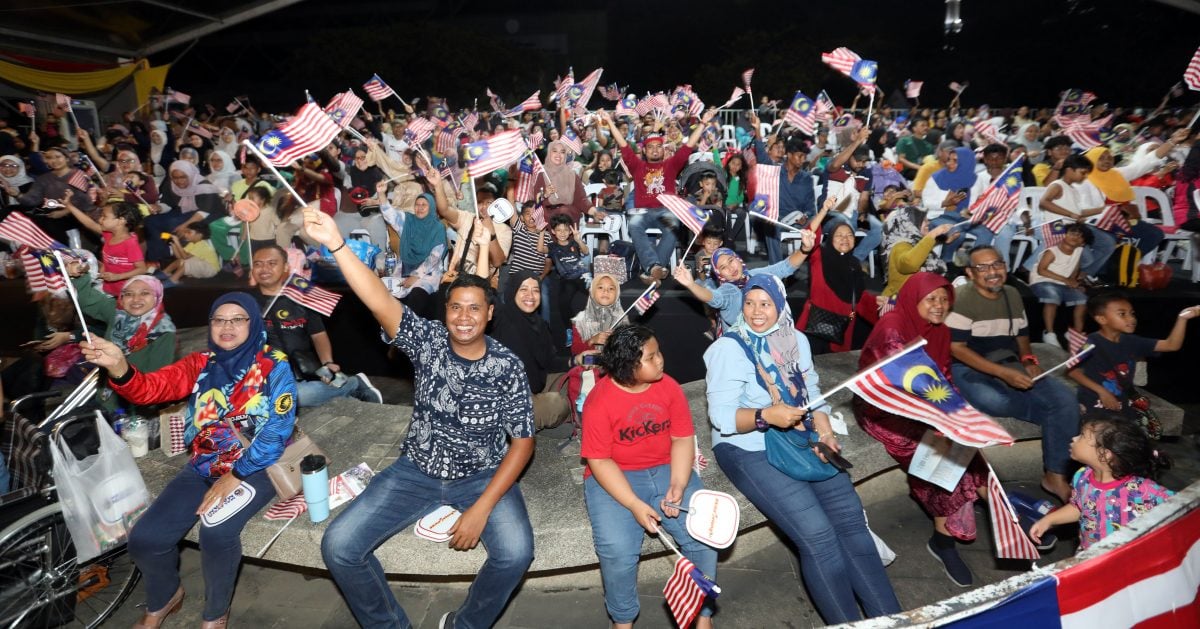 封底//大都会/雪团结政府首国庆活动,吸引逾万人共襄盛举!