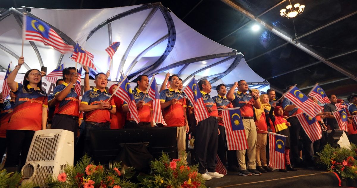 封底//大都会/雪团结政府首国庆活动,吸引逾万人共襄盛举!