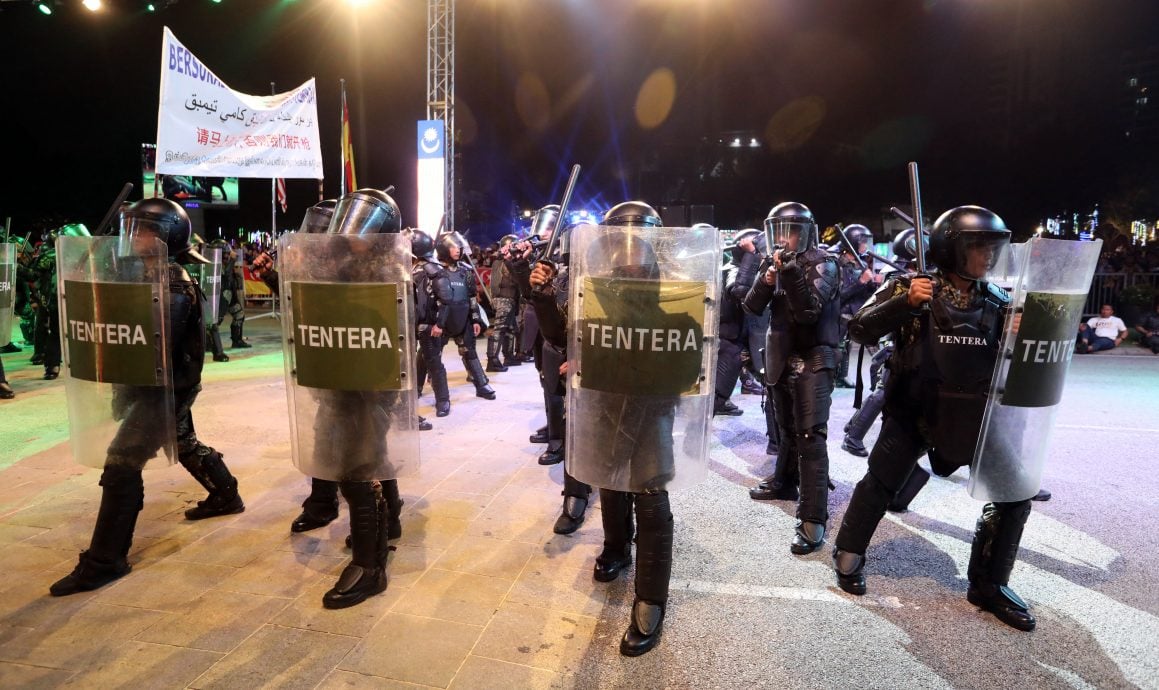 封底//大都会/雪团结政府首国庆活动,吸引逾万人共襄盛举!