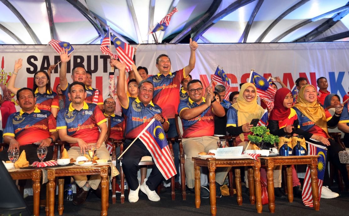 封底//大都会/雪团结政府首国庆活动,吸引逾万人共襄盛举!