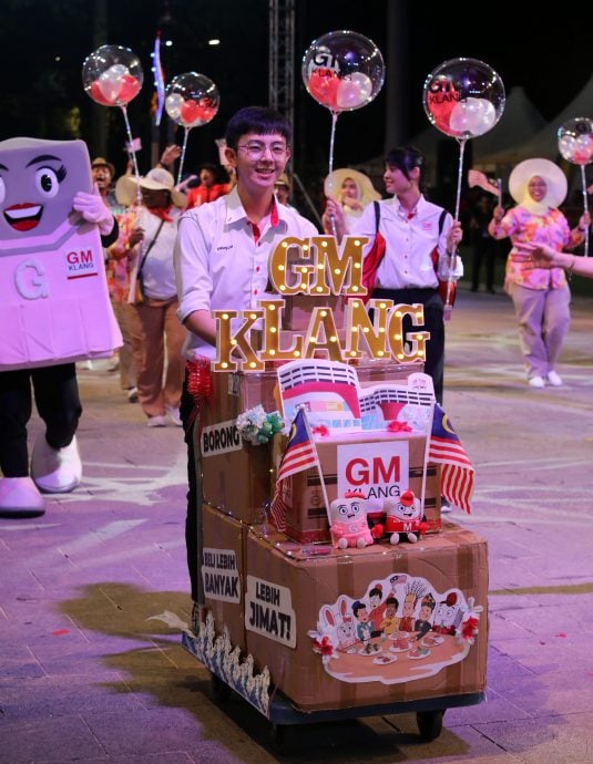 封底//大都会/雪团结政府首国庆活动,吸引逾万人共襄盛举!