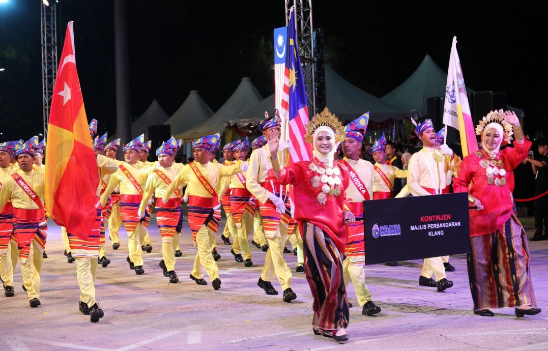 封底//大都会/雪团结政府首国庆活动,吸引逾万人共襄盛举!