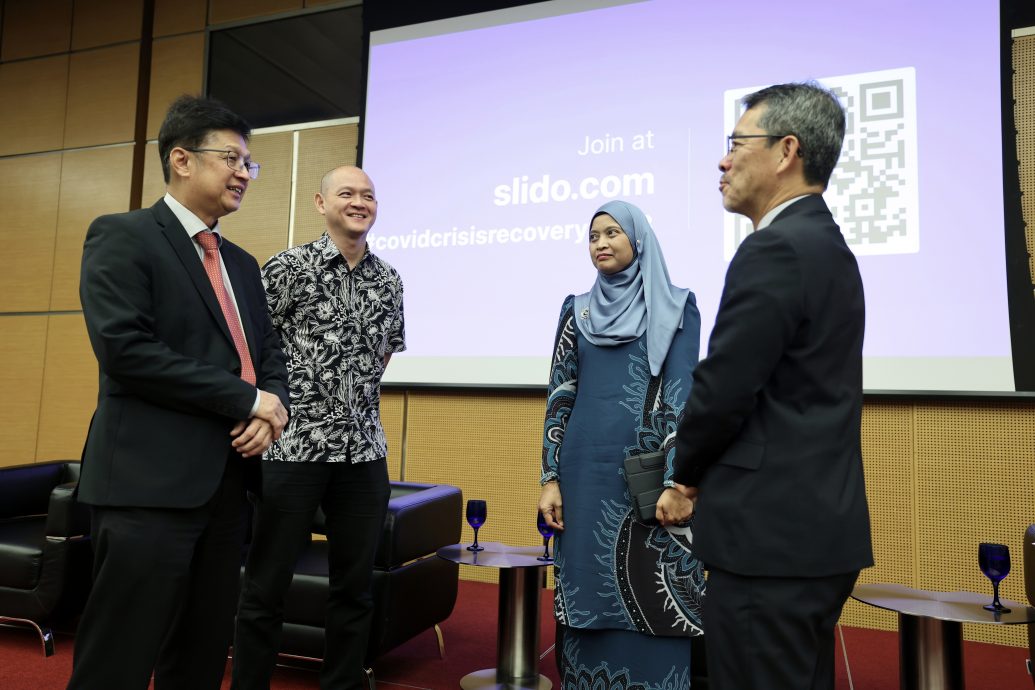 封面双头之一：亚洲6国 马受冲击最小