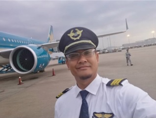 小飞机坠毁/求丈夫报平安“你没事吧” 副驾驶妻子:永远等不到回复了