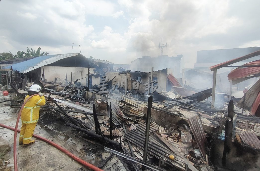 **已签发**柔(完整版):封面:主文:疑小孩玩火闯祸,古来老街三巷至少5民宅被烧