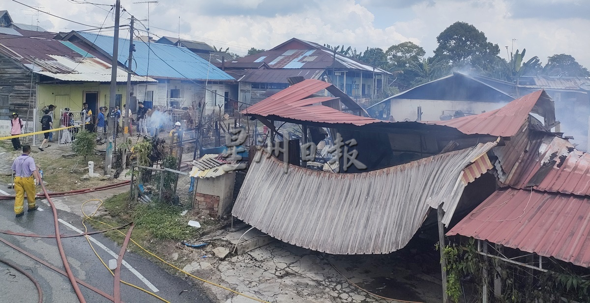 **已签发**柔(完整版):封面:主文:疑小孩玩火闯祸,古来老街三巷至少5民宅被烧