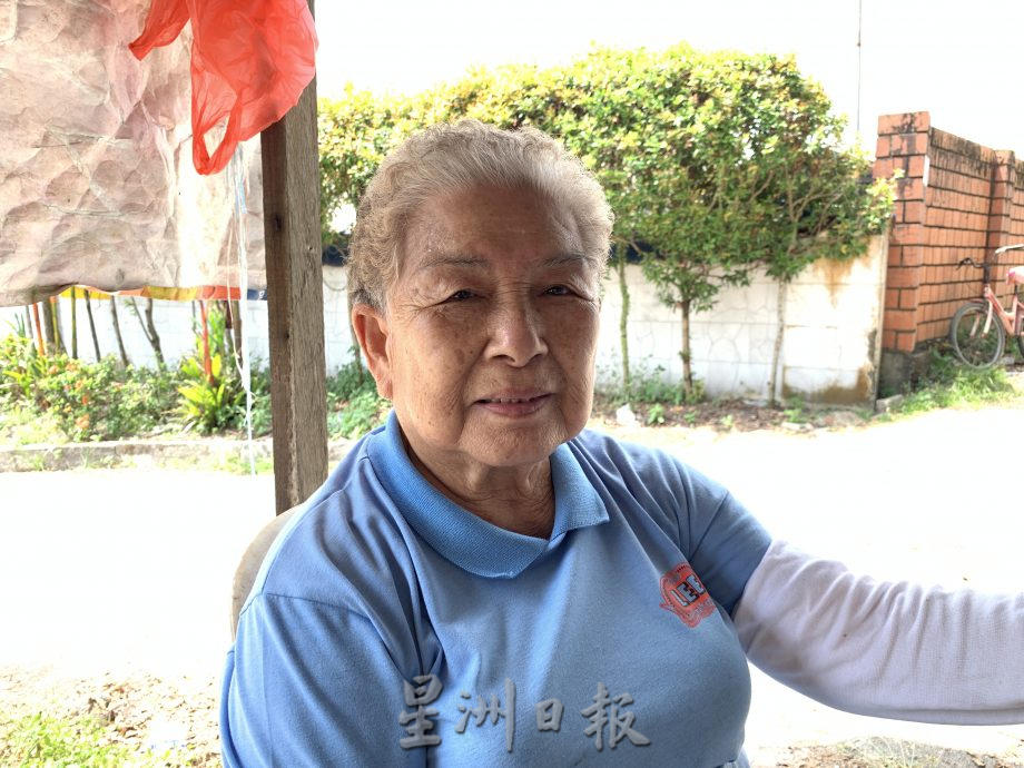 **已签发**柔:封面:【特稿】:老员工的铁饭碗,“南益王梨厂”83岁员工仍服务