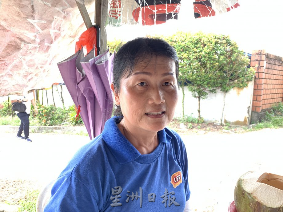 **已签发**柔:封面:【特稿】:老员工的铁饭碗,“南益王梨厂”83岁员工仍服务