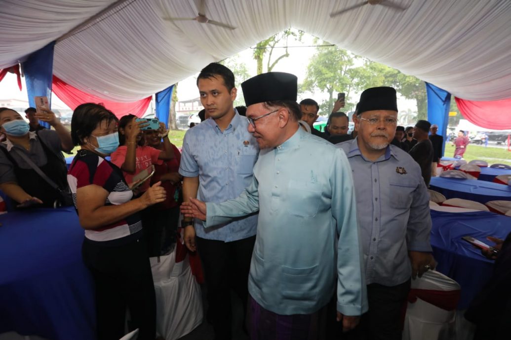 **已签发**柔：封面：首相：团结政府坚决反贪及打贪，致力减轻人民负担