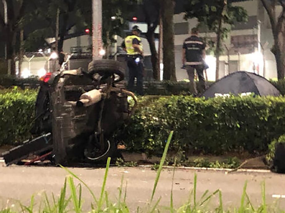 **已签发**柔:狮城二三事:车撞树断两截,酿1死2伤