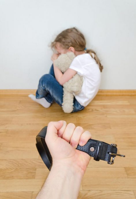 (已签发)柔:狮城二三事:恐怖妈妈涉虐儿 令倒立掌掴脚踢 腰带抽打逾百次