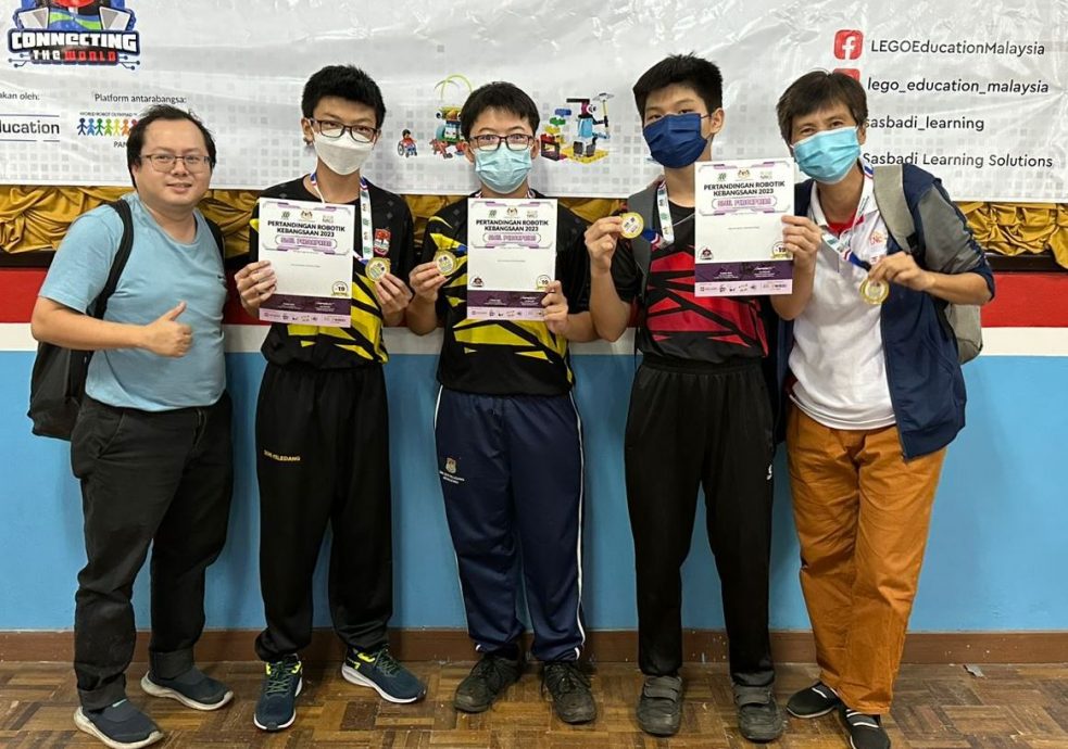 巴占华小 升旗山中学 出征机械人赛全国赛