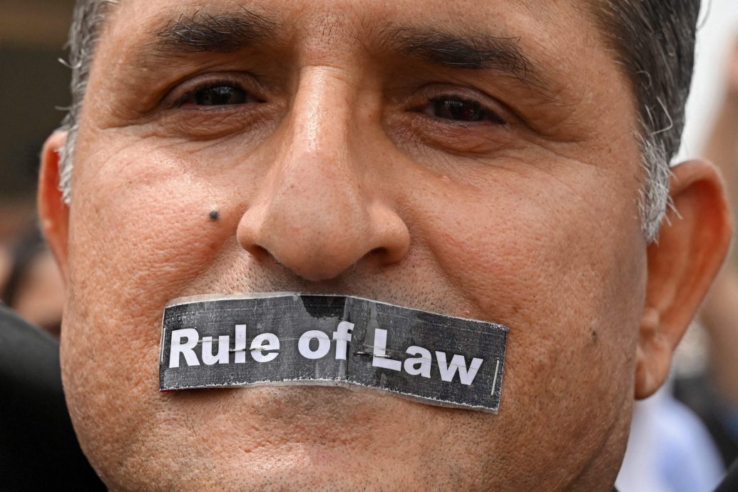 巴基斯坦密件曝光 美国干涉内政施压赶伊姆兰汗落台