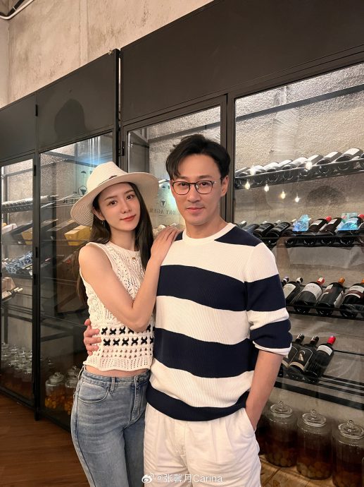 张馨月晒全家福旅马照 佘诗曼抱林峰女儿出镜