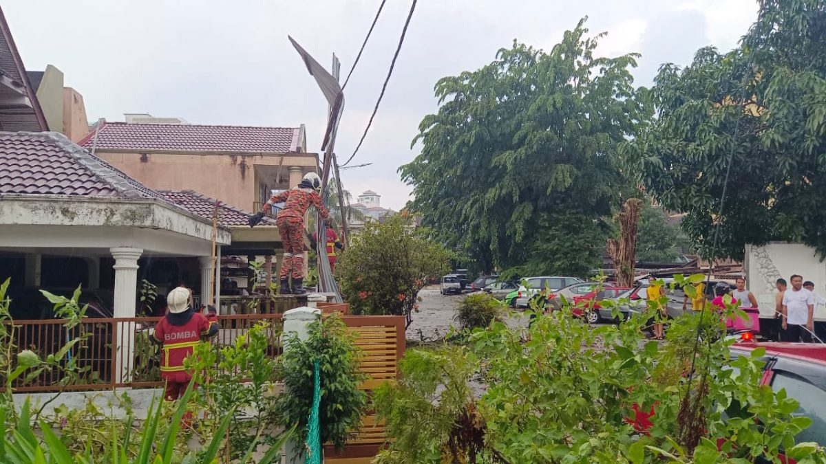 强风刮落屋顶锌片·消拯局受召到场救援