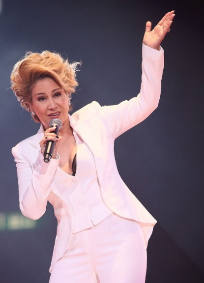 心疼李玟没说真相 甄妮再开炮“要她陪葬！”