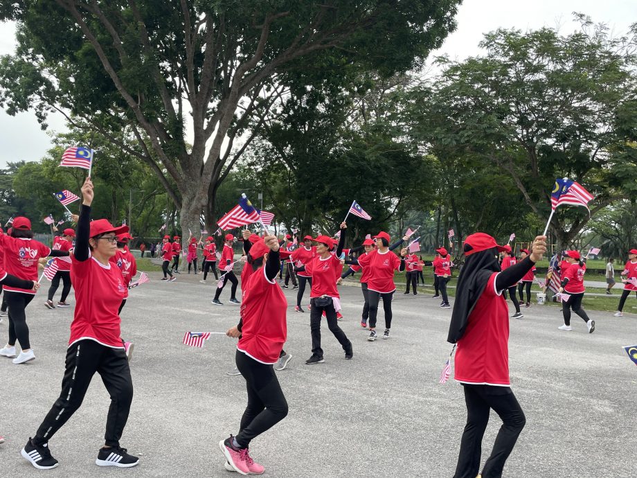 怡第一花园康乐排舞团 舞蹈表演庆祝国庆日