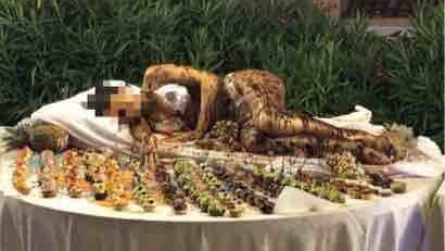 意大利酒店自助餐惊现甜品“女体盛” 官员轰:感羞愧