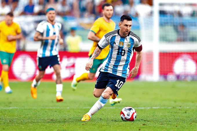 拚盘/320令吉一块 京售美斯踩过草皮惹议