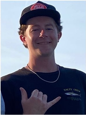 拼盘/他海漂35小时奇迹获救! 小船“半截沉入海”惊险生存影片曝