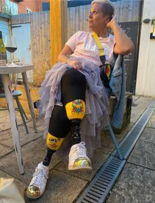 拼盘／以为小感冒…她狂吐蓝色液体！昏迷6周双腿惨截肢