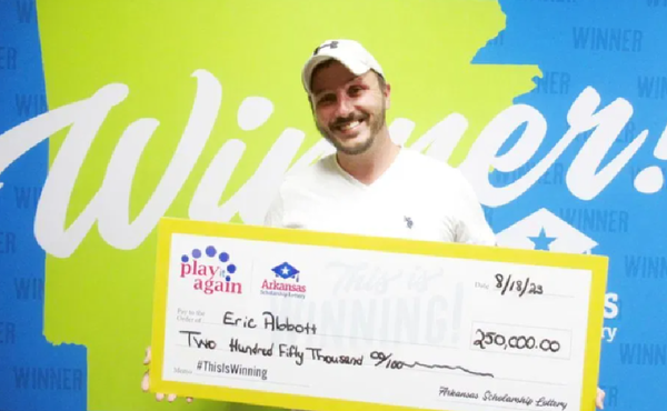 拼盘／工作20多年被开除　失业男无聊查信发现自己中25万美元大奖