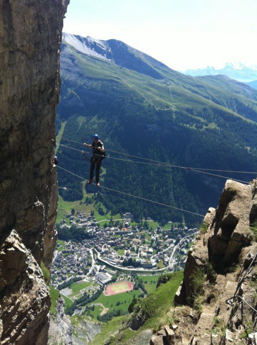 拼盘／瑞士最惊险栈道传窃案 歹徒用钢索登2350公尺偷取捐款箱