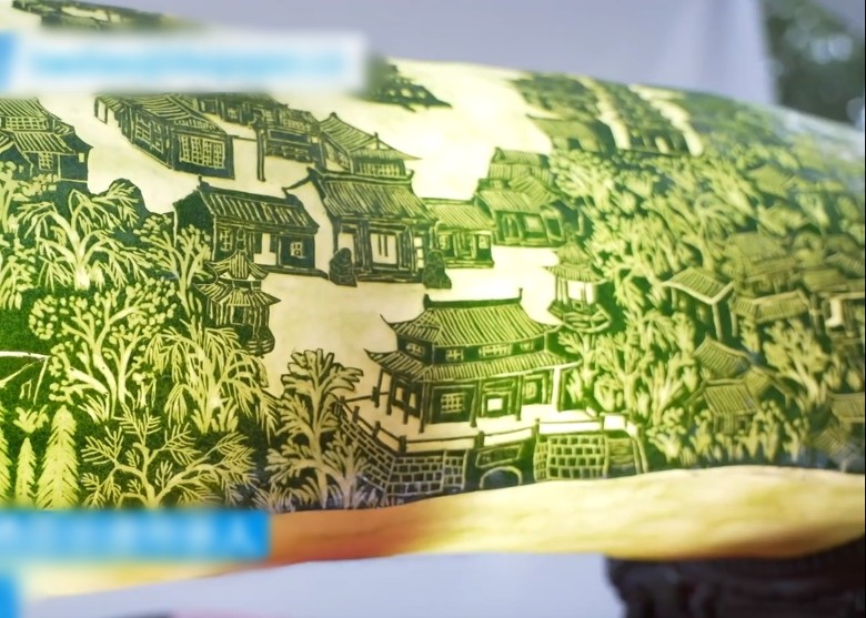 拼盘/男子冬瓜皮雕200民居 展现非凡技巧